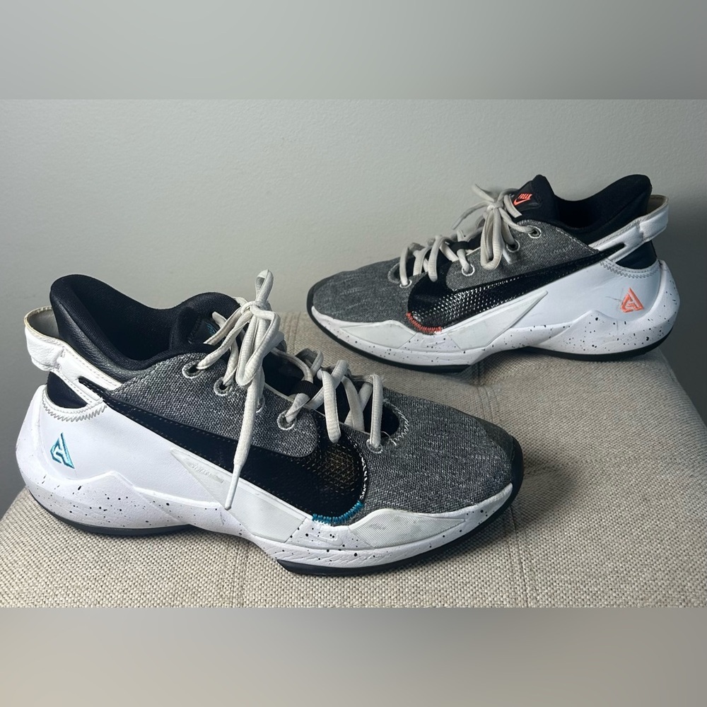Nike Giannis Freak 2 Youth Sneakers Shoes Size 5.5 ANTETOKOUNMPO Basketball